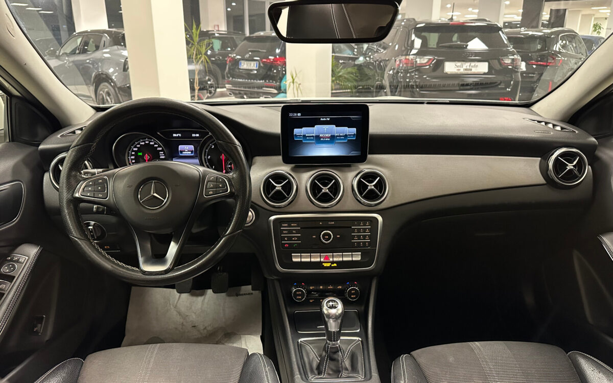 Mercedes-Benz GLA 180 GLA 180 d Sport